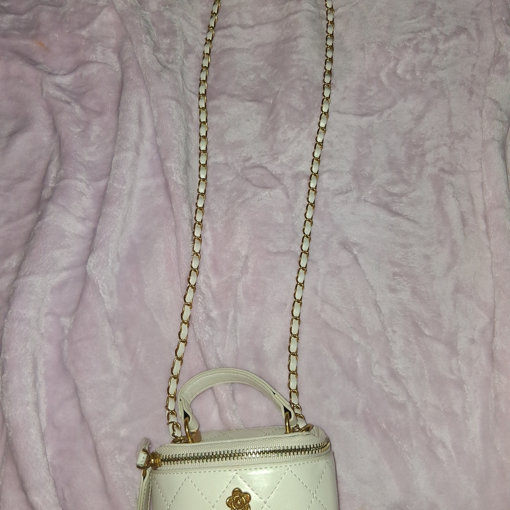 Elegant Cream Quilted Crossbody Bag